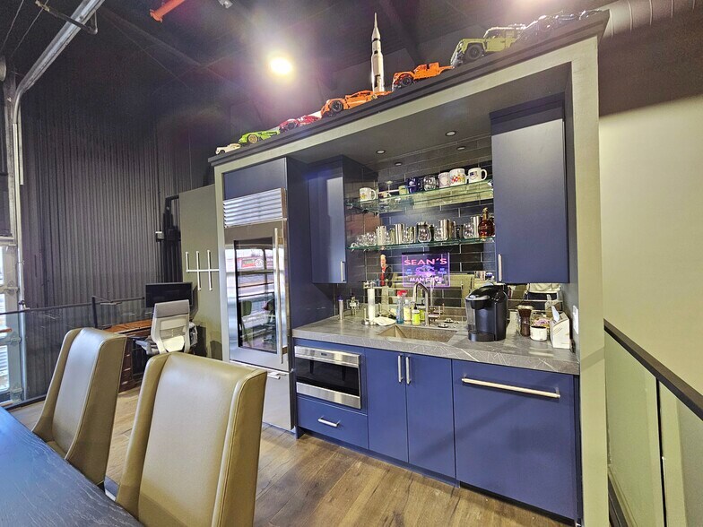 More Photos Of 104 E Speed Way, Pontiac Parking Garage For Sale