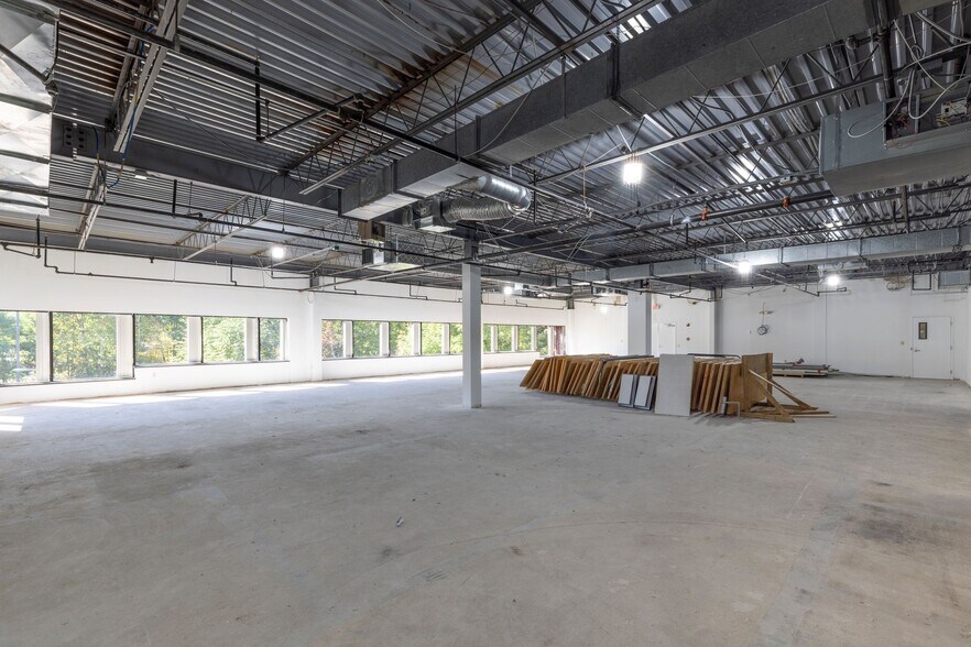 More Photos Of 6 Riverside Dr, Andover Research And Development For Lease