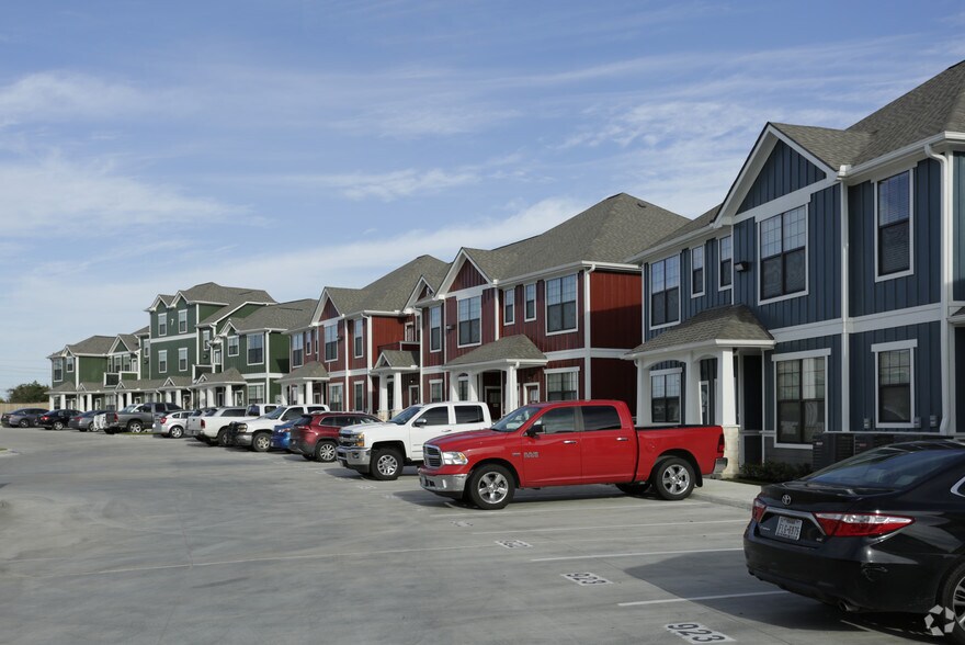 More Photos Of 2888 Nash St, Bryan Apartments For Sale