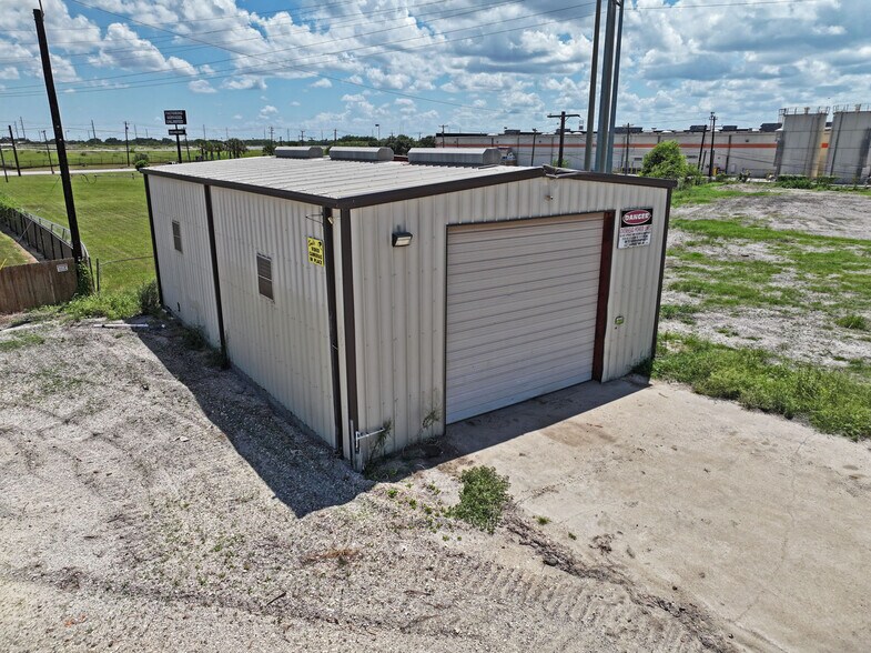More Photos Of 4402 I-69 Access rd, Corpus Christi Industrial For Lease