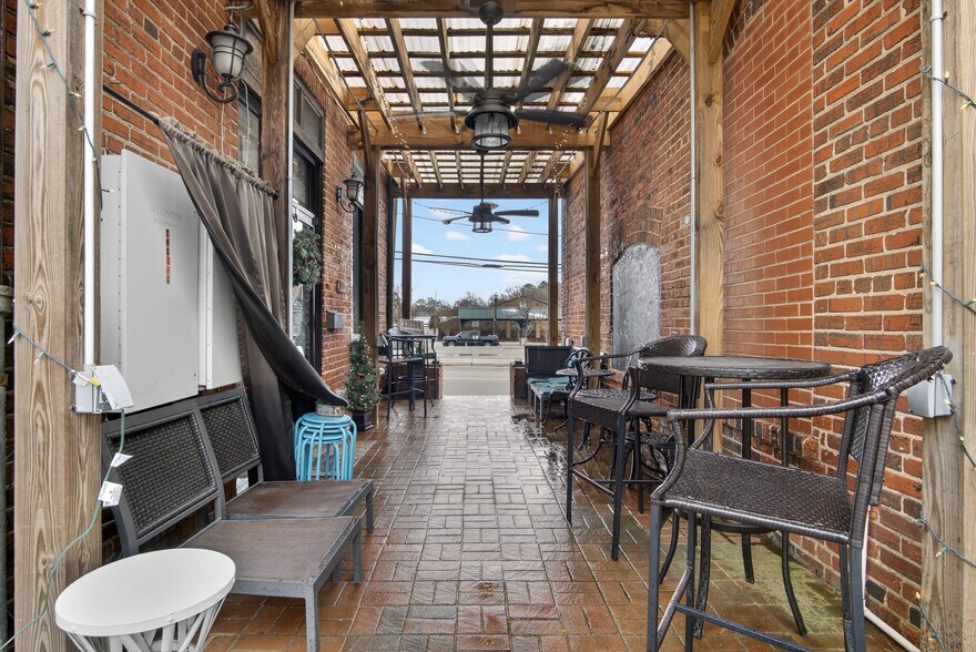 More Photos Of 104-110 S Hill Ave, South Hill Office Residential For Sale