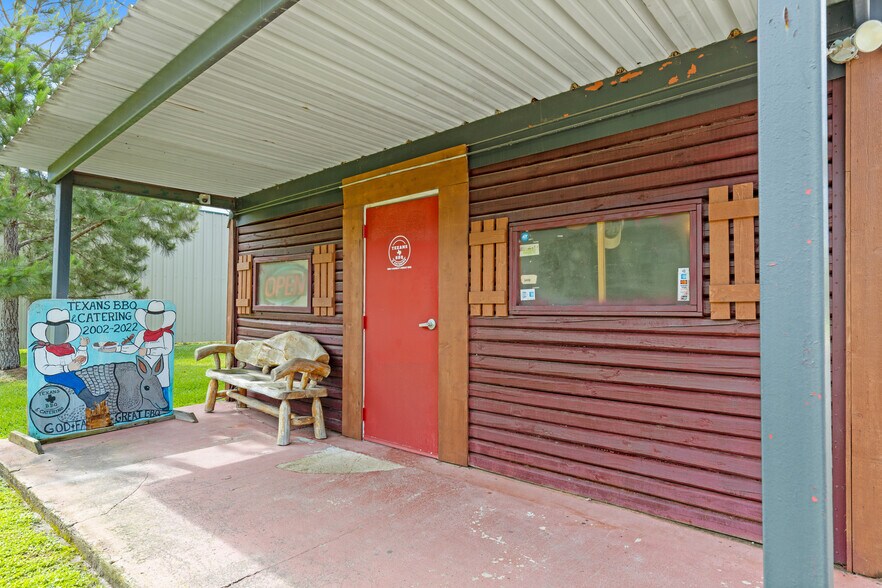 More Photos Of 12097 Fm 830 Rd, Willis Freestanding For Sale