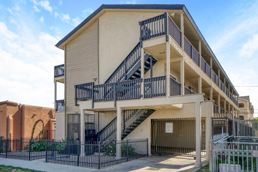 More Photos Of 1126 Raymond Ave, Long Beach Apartments For Sale