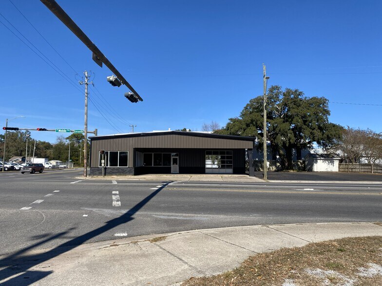 Primary Photo Of 2812 W Cervantes St, Pensacola Auto Repair For Lease