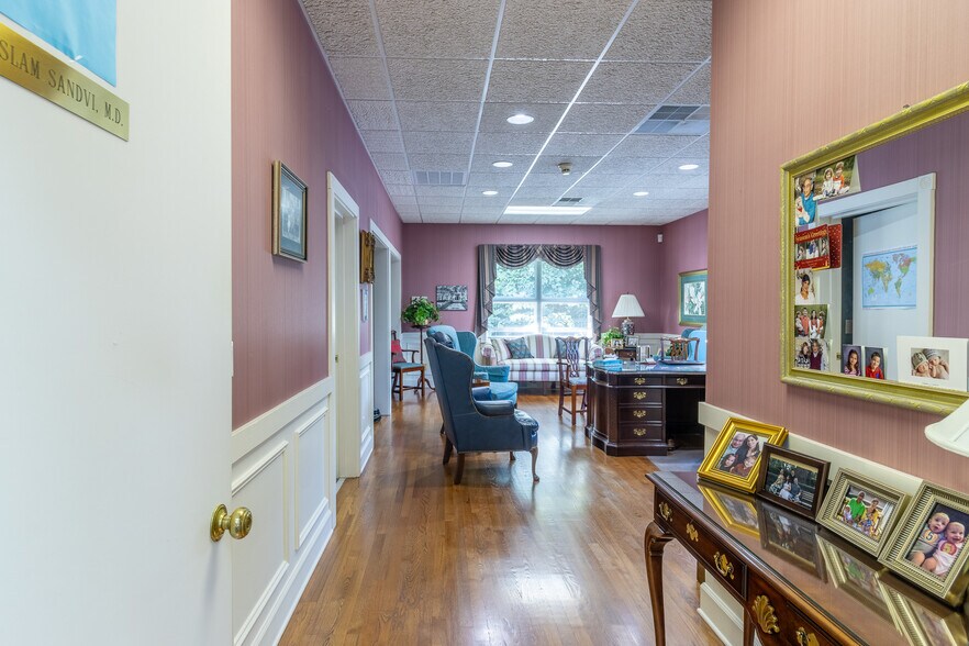 More Photos Of 1421 Ross Dr, Dalton Office For Sale