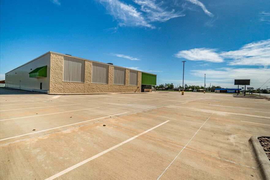 More Photos Of 908 NW 6th St, Tulia Freestanding For Sale