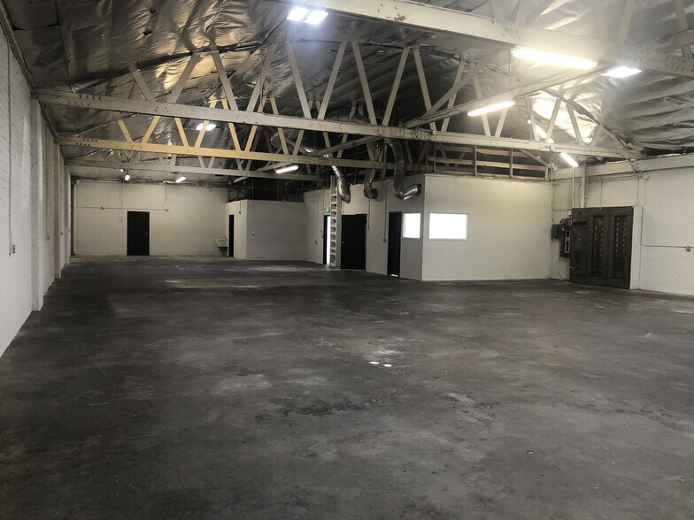 More Photos Of 12017-12021 Vose St, North Hollywood Warehouse For Lease