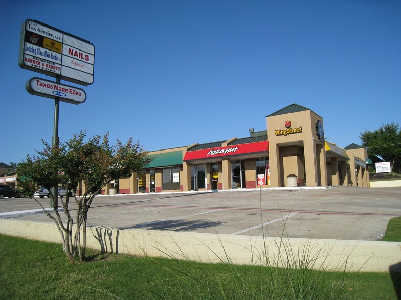 More Photos Of 235-249 N Hampton Rd, DeSoto General Retail For Lease
