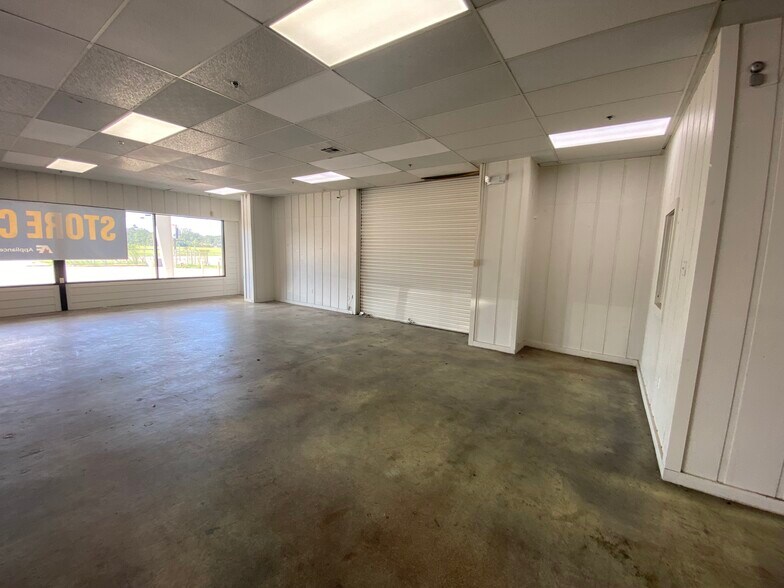 More Photos Of 2103 US-190 Hwy, Hammond Showroom For Sale