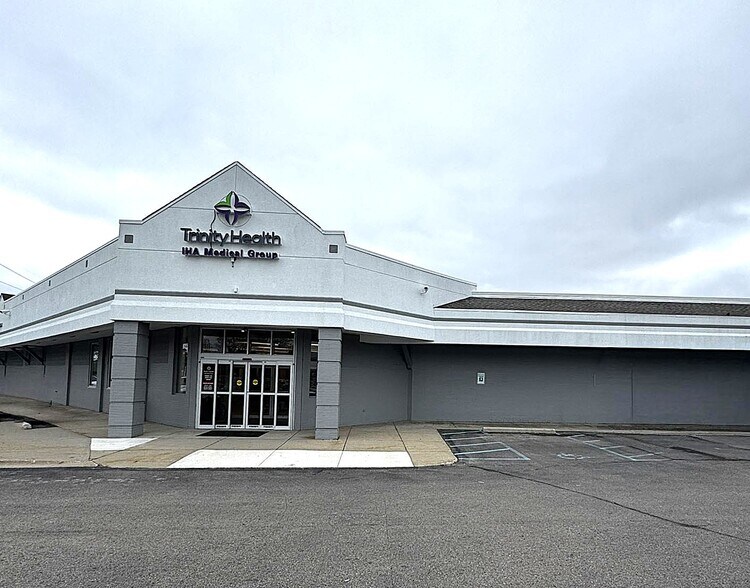 More Photos Of 5785-5811 S Main St, Village of Clarkston Storefront For Lease