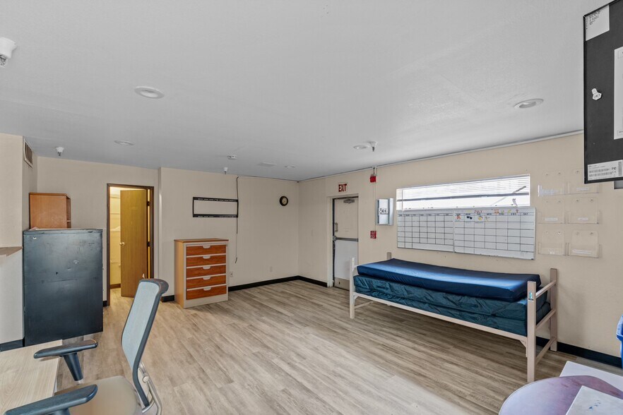 More Photos Of 502 N Silverbell Rd, Tucson Rehabilitation Center For Lease