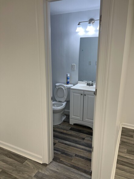 More Photos Of 5317 Fairmont St, Jacksonville Light Distribution For Lease