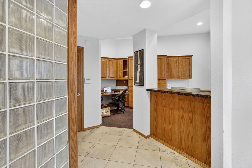 More Photos Of 163 SE 2nd Ave, Hillsboro Office For Sale