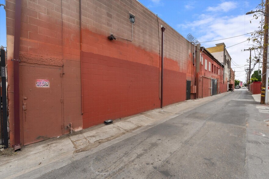 More Photos Of 4719-4721 Whittier Blvd, Los Angeles Convenience Store For Sale