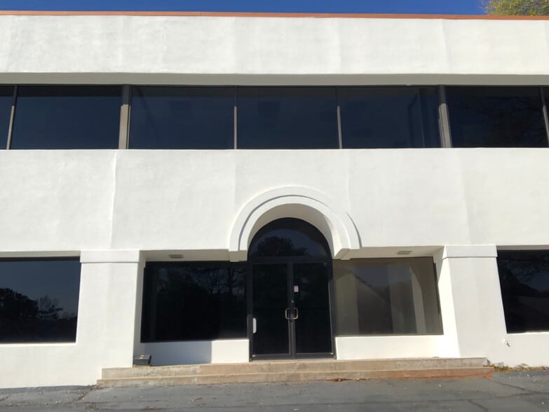 More Photos Of 2707 Buford Hwy, Atlanta Office For Sale