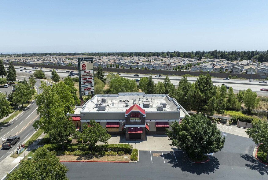 More Photos Of 3698 N Freeway Blvd, Sacramento Restaurant For Lease