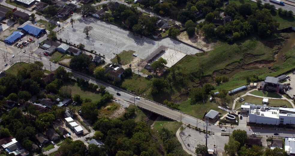 More Photos Of 2645 N Main St, Houston Restaurant For Lease