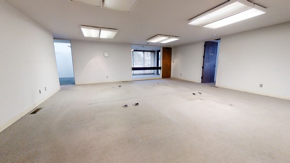 More Photos Of 901 Charleston Ave, Mattoon Medical For Lease