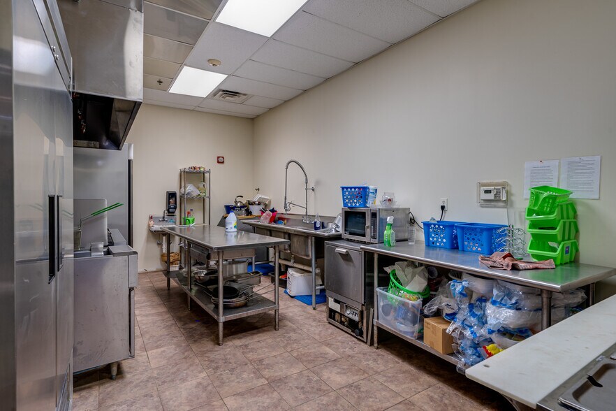 More Photos Of 3737 Stilesboro Rd NW, Kennesaw Flex For Sale