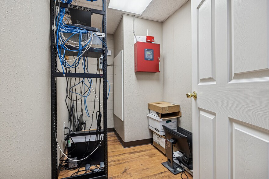 More Photos Of 3502 Dickerson Pike, Nashville Flex For Sale