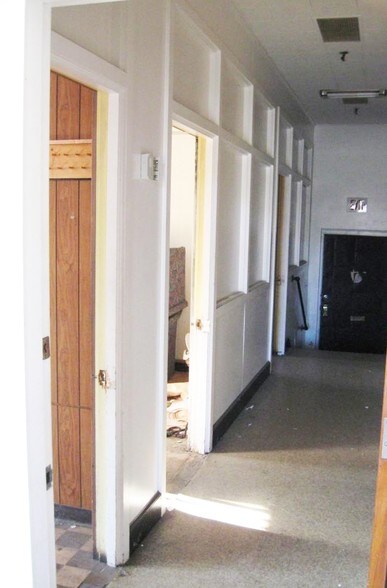 More Photos Of 32 Oak Hill Ln, Fitchburg Warehouse For Sale