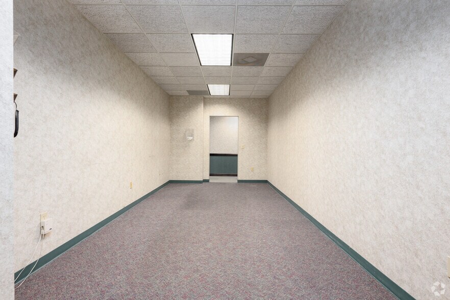 More Photos Of 1321 Long St, High Point Office For Lease