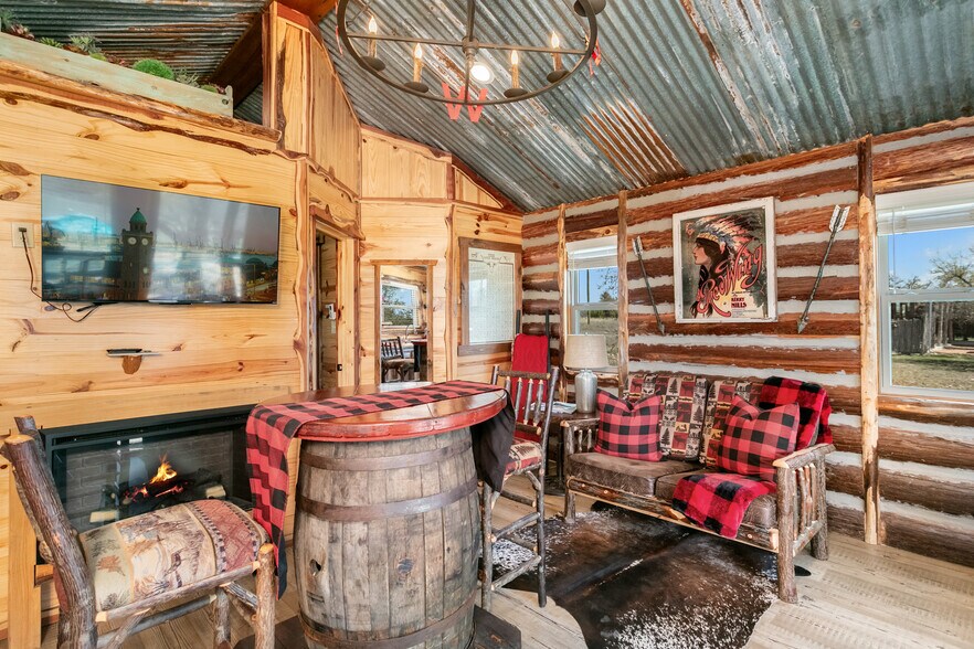 More Photos Of 100 Five Star Trl, Fredericksburg Hotel For Sale