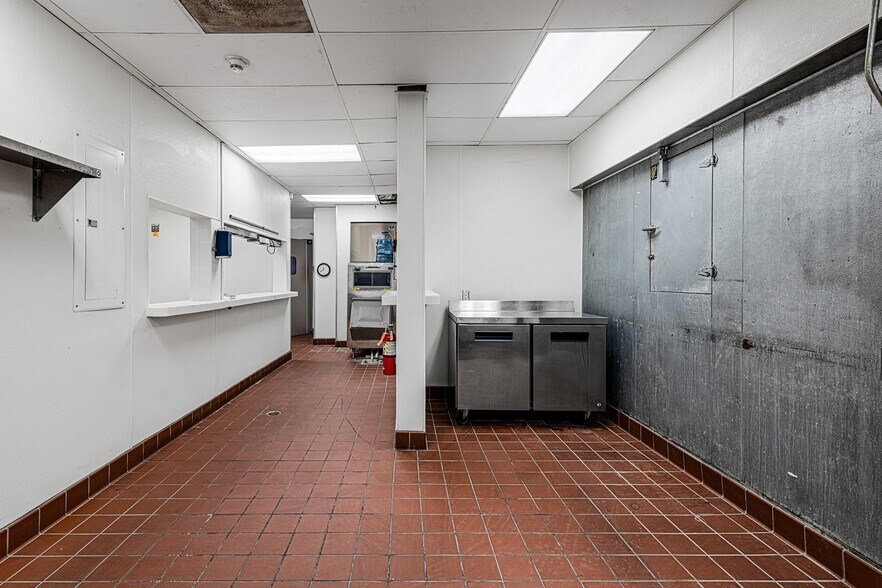 More Photos Of 369 N Palm Canyon Dr, Palm Springs Restaurant For Sale