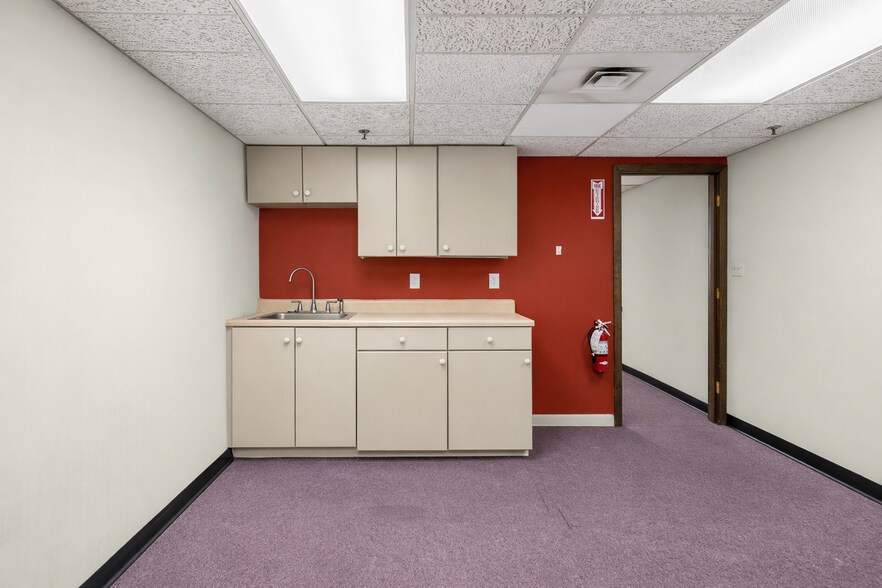 More Photos Of 464-468 Essex St @ Hampshire st, Lawrence Office For Sale