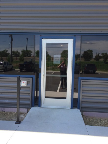 More Photos Of 1820 14th St NW, Rochester Showroom For Sale