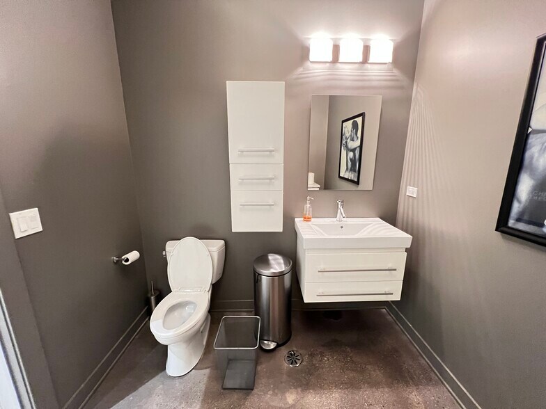 More Photos Of 1419 W Belmont Ave, Chicago Storefront Retail Residential For Lease