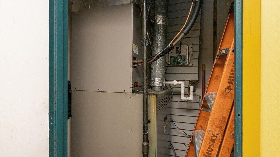 More Photos Of 146A Sunrise Hwy, Lindenhurst General Retail For Sale