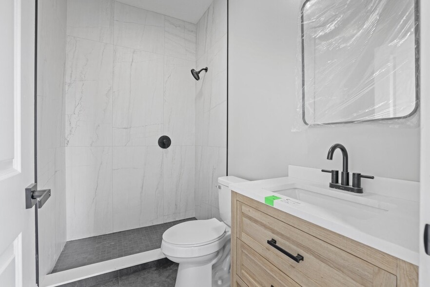 More Photos Of 1890 S High St, Columbus Light Distribution For Sale