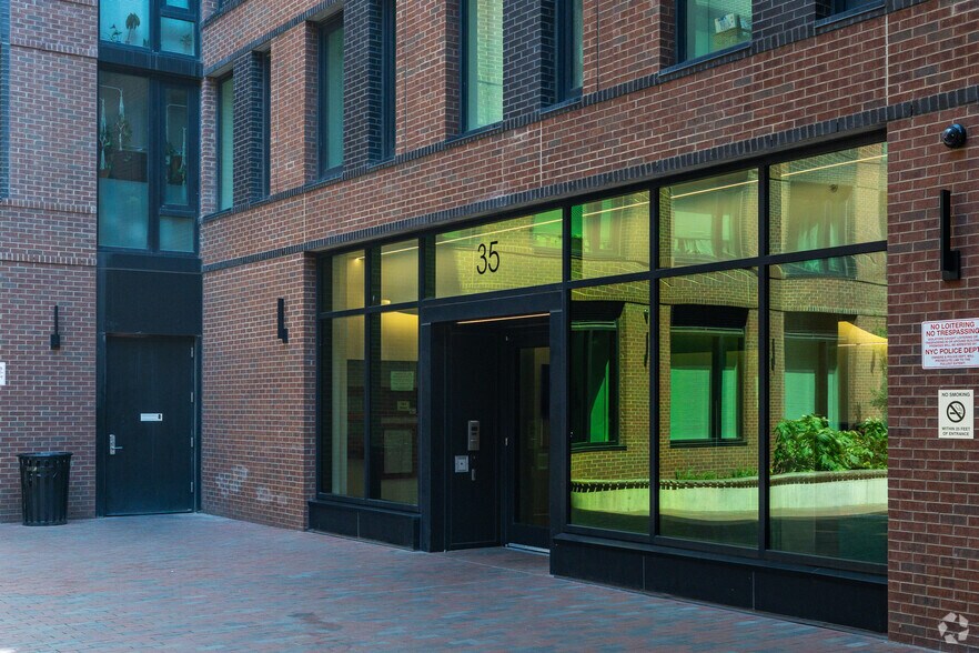 More Photos Of 35 Commercial St, Brooklyn Apartments For Lease