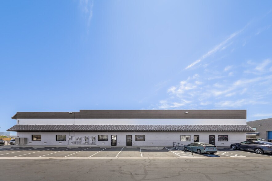 More Photos Of 3975 W Quail Ave, Las Vegas Warehouse For Lease