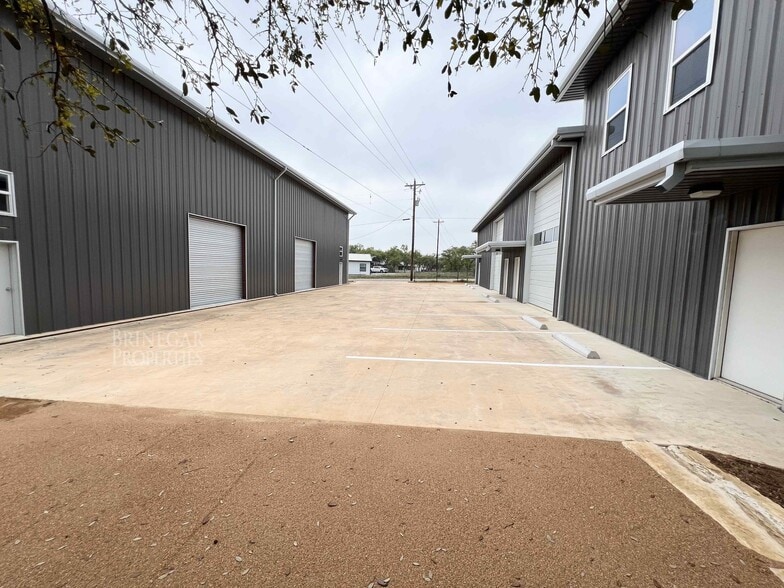 More Photos Of 133 Glosson Ranch Rd, Dripping Springs Warehouse For Sale
