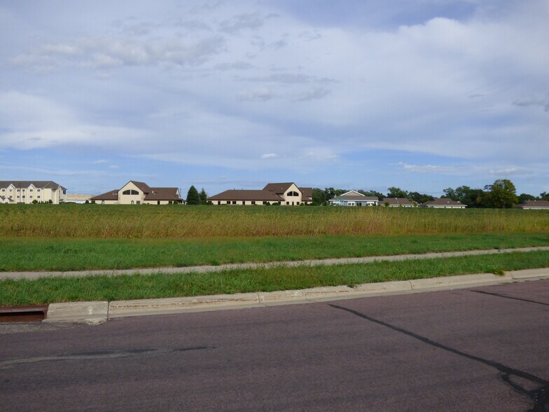 More Photos Of 100 Saint Andrews Dr, Mankato Land For Sale