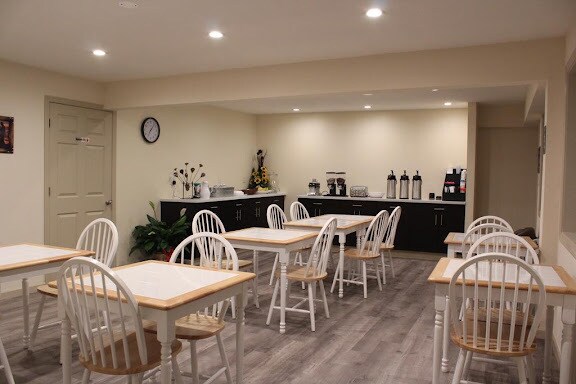More Photos Of 201 Continental Dr, Junction City Hotel For Sale