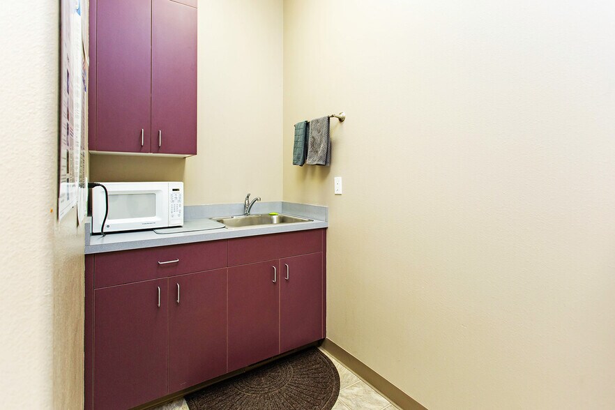 More Photos Of 1263 Bennett Ave, Burley Medical For Lease