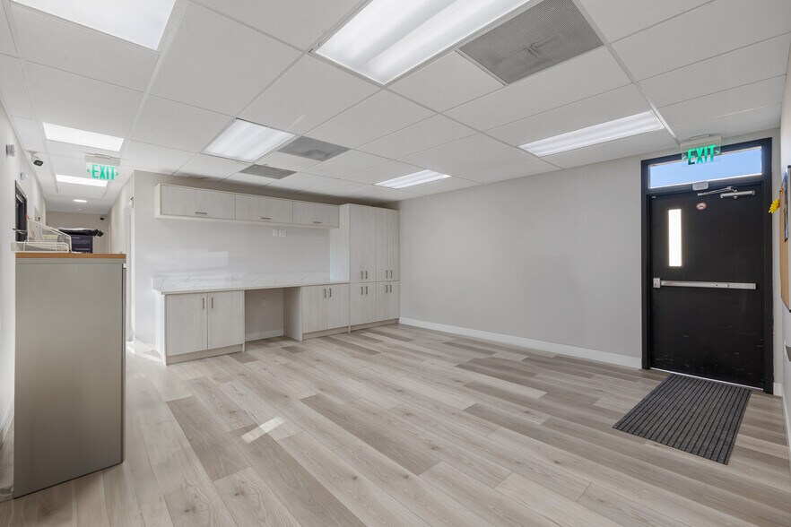 More Photos Of 121-123 S Victory Blvd, Burbank Storefront Retail Office For Sale