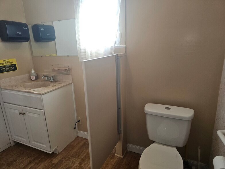 More Photos Of 6836 Palm Ave, Highland Office For Sale