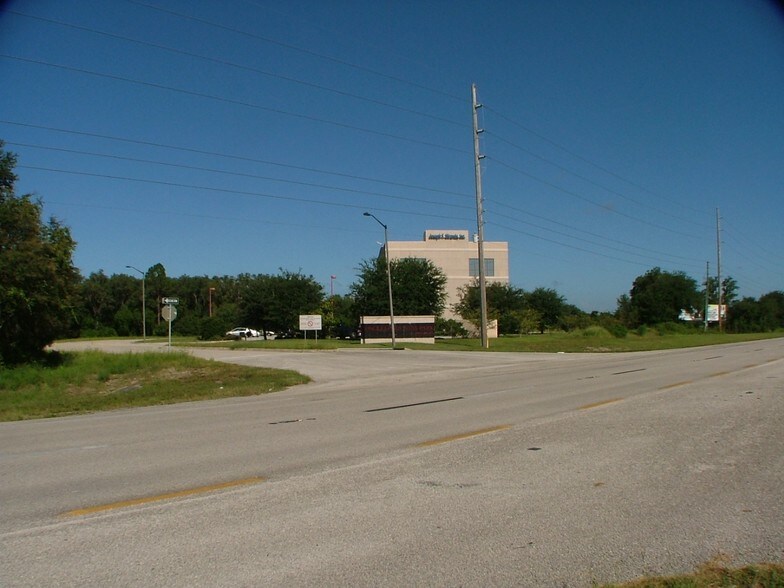More Photos Of 2301 Longleaf Blvd, Lake Wales Office For Lease