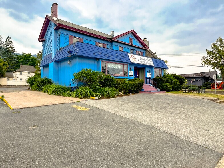 More Photos Of 77 Canada St, Lake George General Retail For Sale