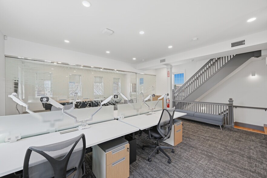 More Photos Of 40-42 Bank St, New London Storefront Retail Office For Lease