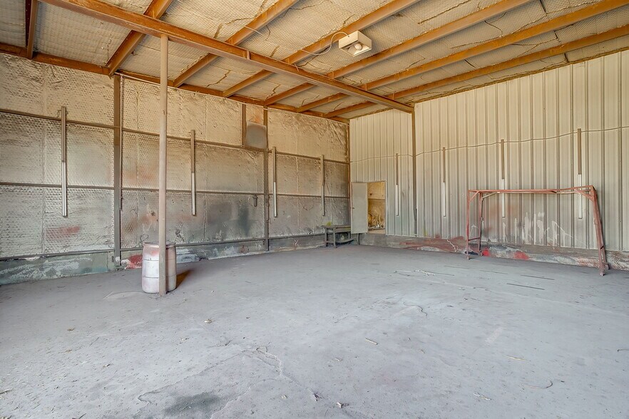 More Photos Of 3550 N Main St, Cleburne Industrial For Sale