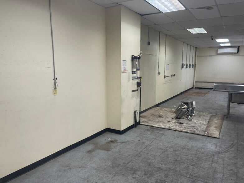 More Photos Of 41-10 29th St, Long Island City Storefront Retail Office For Lease