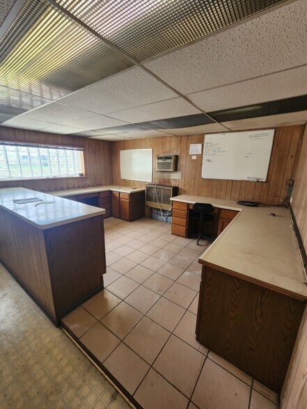 More Photos Of 103 Quarry Rd, Rochelle Warehouse For Lease