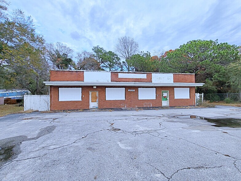 More Photos Of 3737 Boone Trl, Fayetteville Convenience Store For Sale