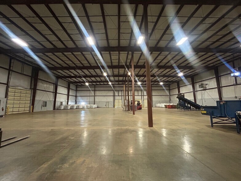 More Photos Of 40 Triplett Dr, London Warehouse For Lease