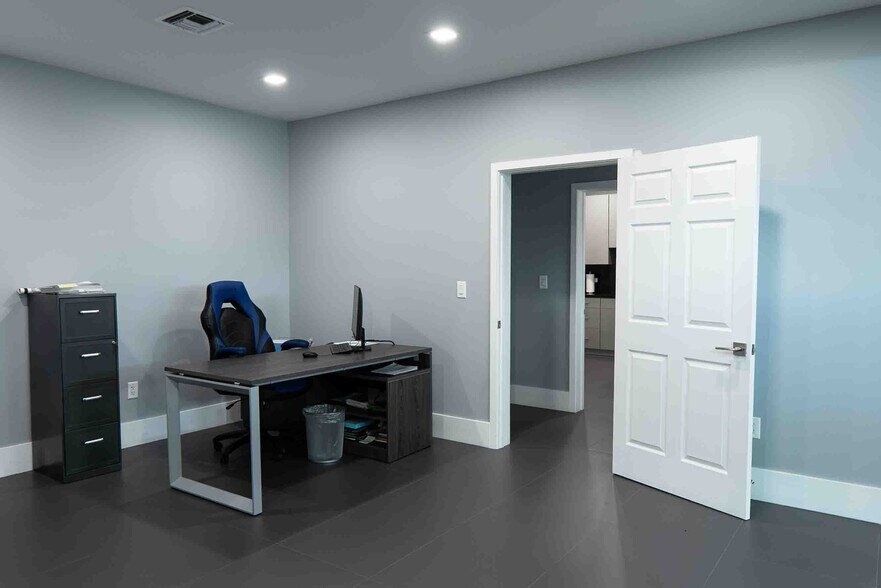 More Photos Of 500 W 84th St, Hialeah Warehouse For Sale